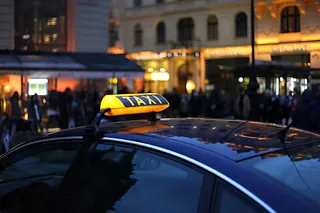 Taxi-ljus på bils tak